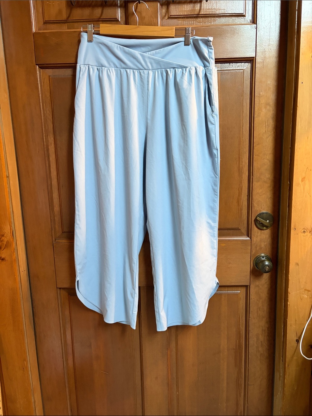 HALARA Pale Blue Wide-Leg Pull-On Capris